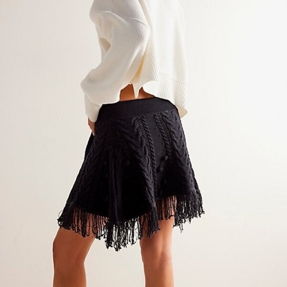 Free People Let's Get Cozy Swit Cable Knit Mini Skirt In M NWT - Picture 3 of 8